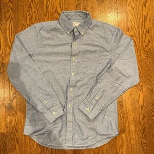 The Gap Light Blue Stretch Chambray Long Sleeve Button Down Collared Shirt